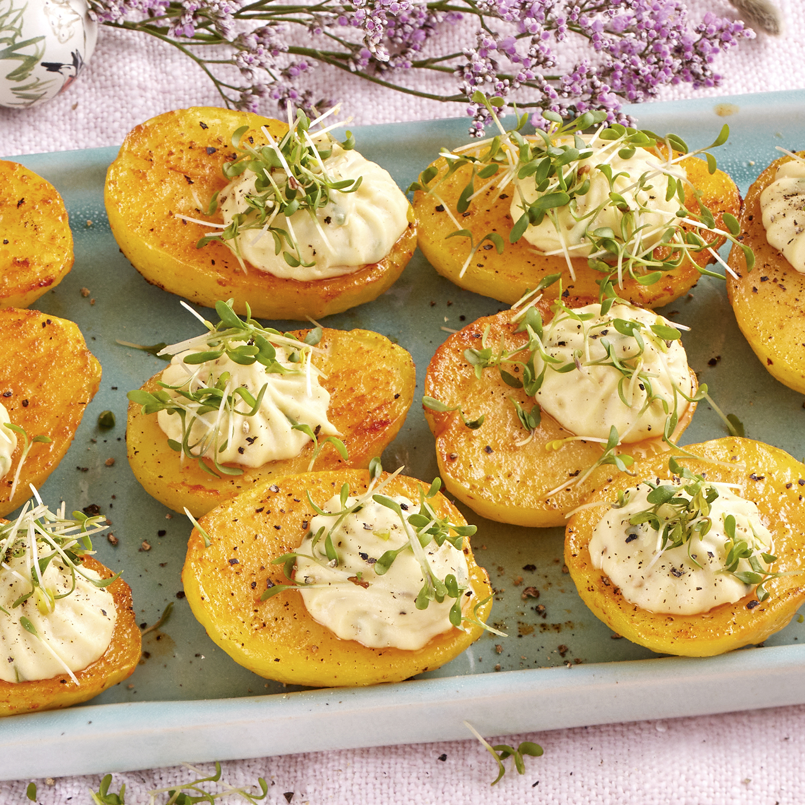 2 22 Halbe Kartoffeln A La Russische Eier 1600x1600px