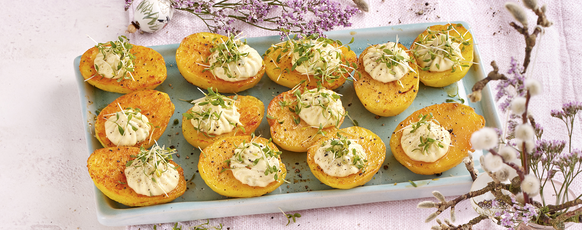 2 22 Halbe Kartoffeln A La Russische Eier 1920x760px