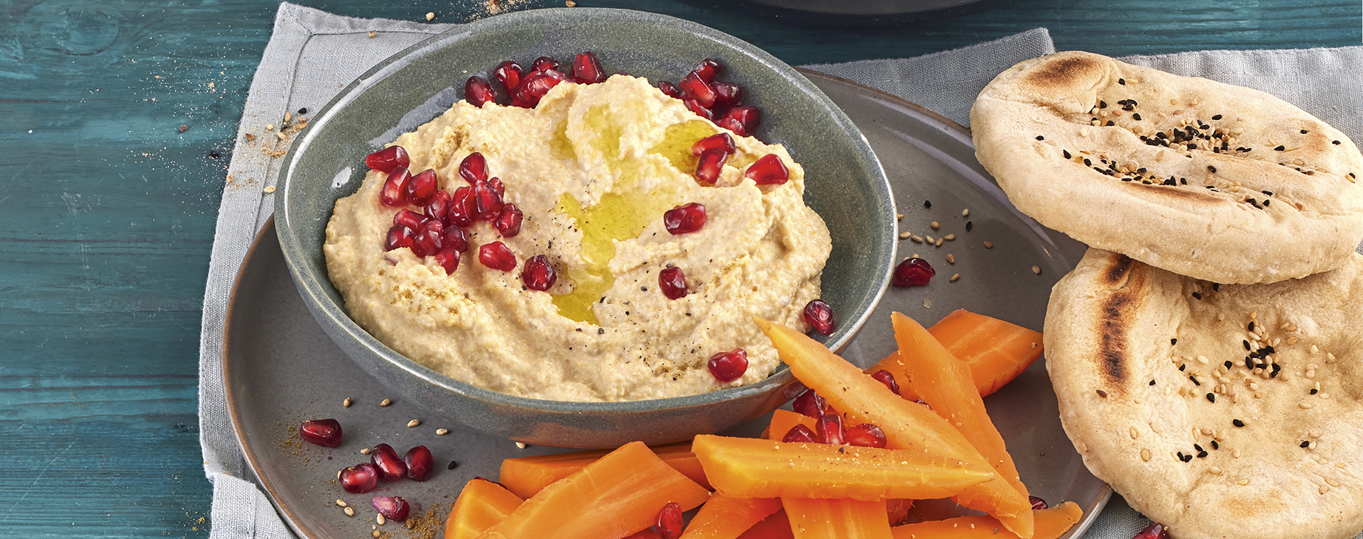 2 22 Hummus Mit Pfannenbrot Und Moehren 1920x760px