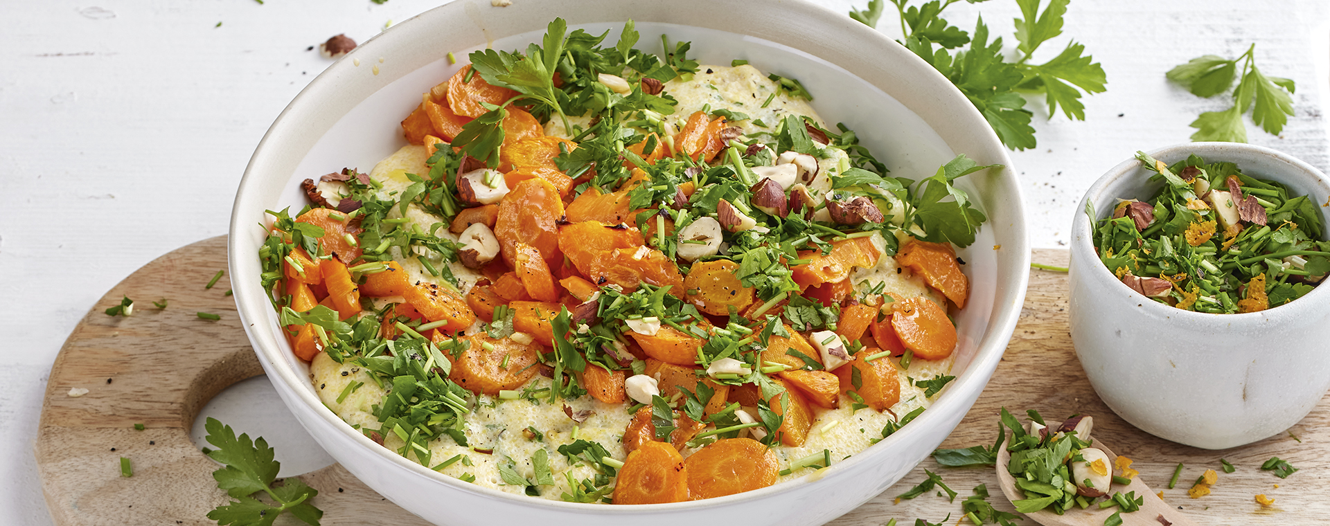 2 22 Knoblauchmoehren Auf Gremolata Polenta 1920x760px