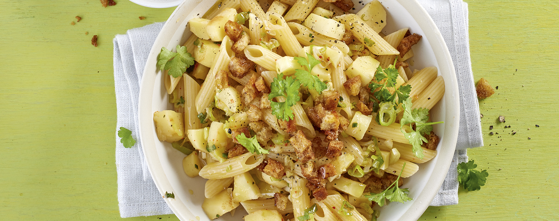 2 22 Pasta Mit Geroesteten Pastinaken Und Wuerzigen Croutons 1920x760px