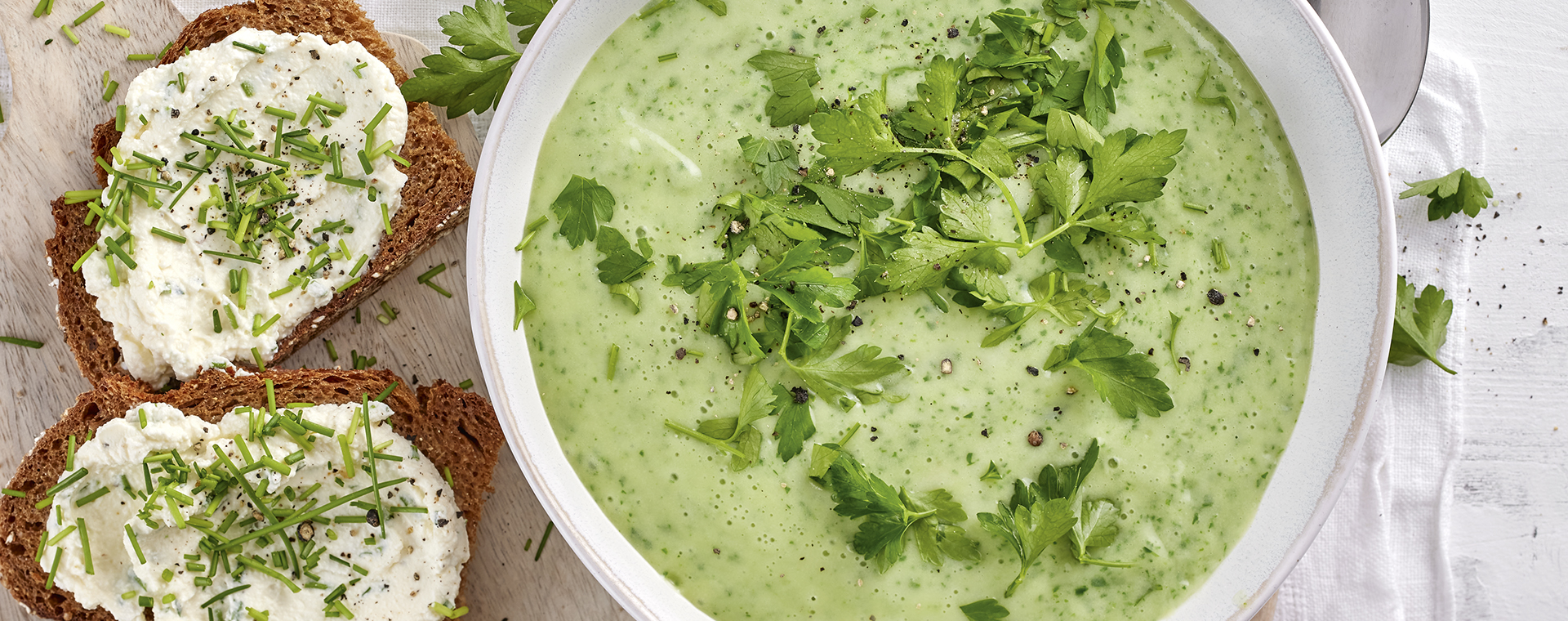 2 22 Petersiliencremesuppe Mit Frischkaese Schnitten 1920x760px