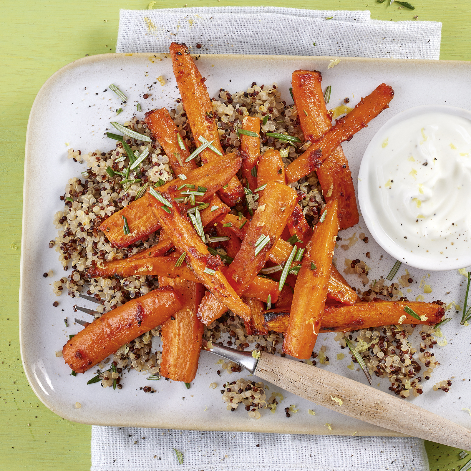 2 22 Roestmoehren Auf Bunter Quinoa Mit Joghurtdip 1600x1600px