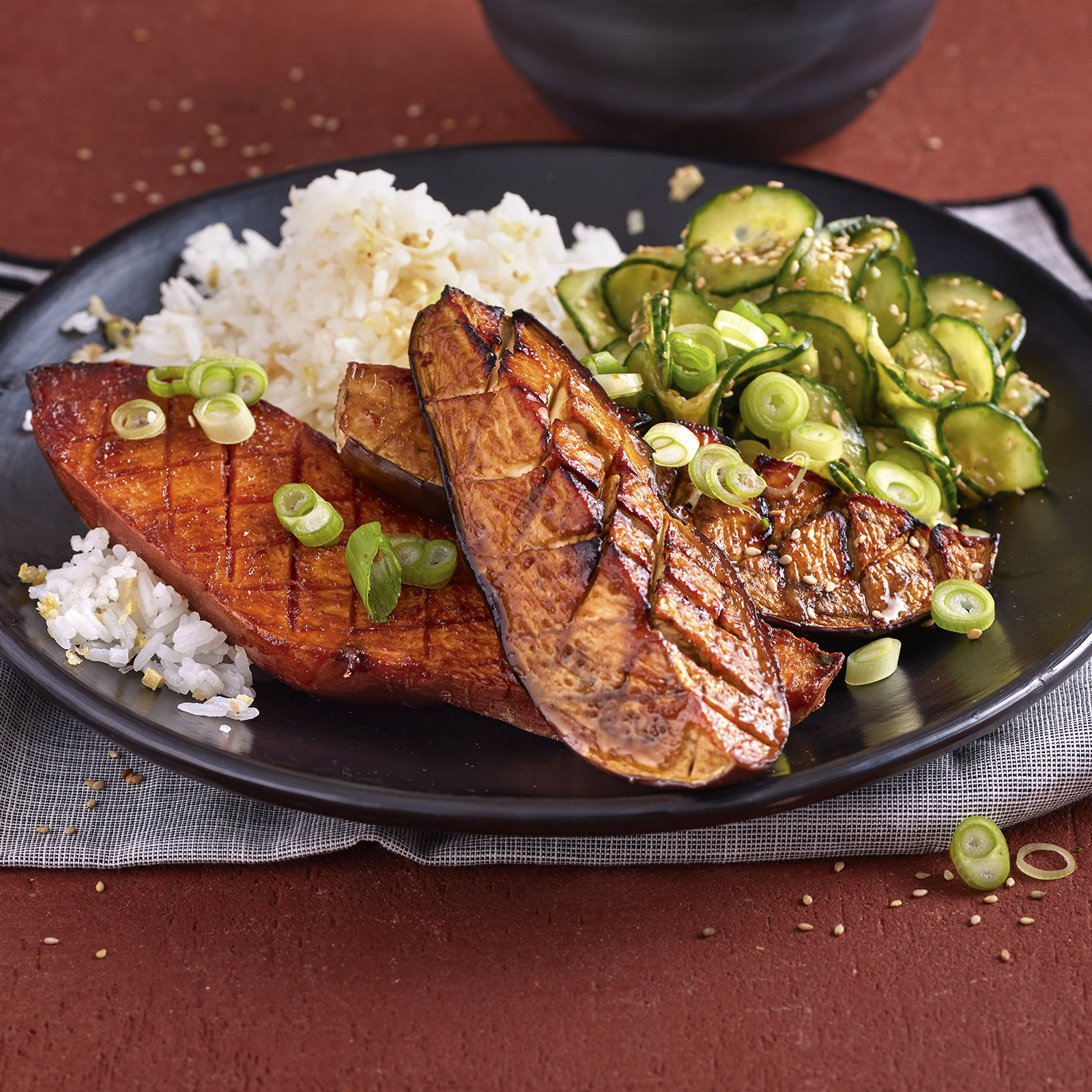 3 22 Miso Ofengemuese Mit Ingwer Limetten Reis Und Gurkensalat 1600x1600px