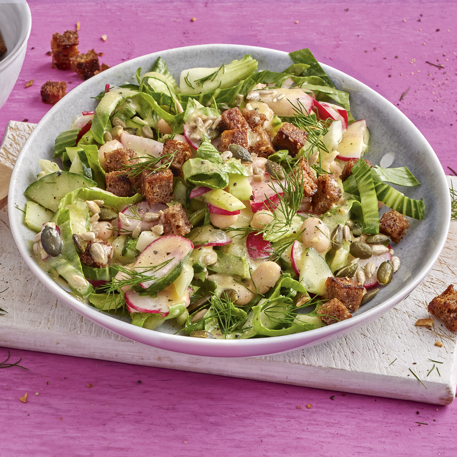 3 22 Pak Choi Gurken Salat Mit Knoblauchcroutons 1600x1600px