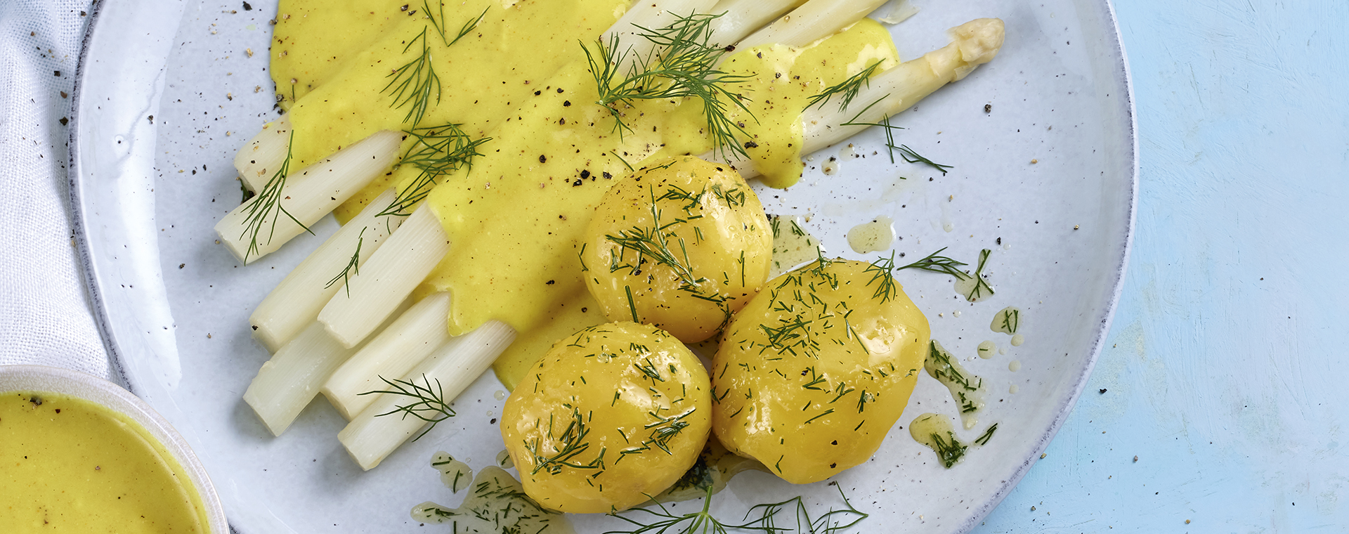 3 22 Spargel Mit Curry Senf Sosse Und Dillkartoffeln 1920x760px
