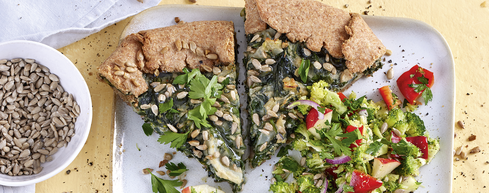 3 22 Spinat Fenchel Galette Mit Buntem Brokkolisalat 1920x760px