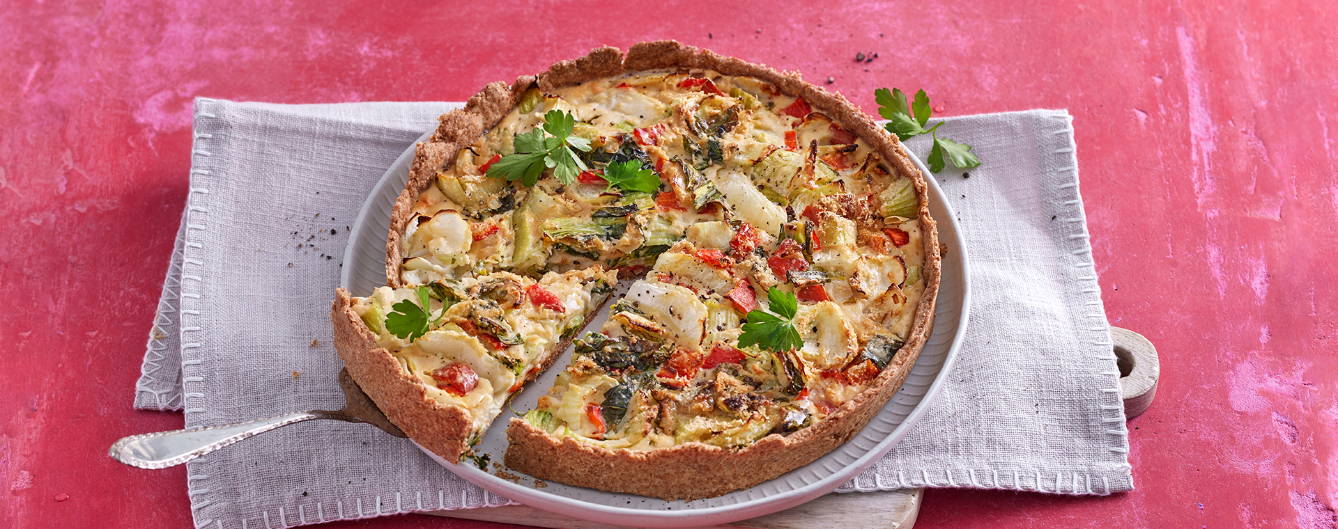 3 22 Vegane Pak Choi Quiche Mit Spitzpaprika 1920x760px