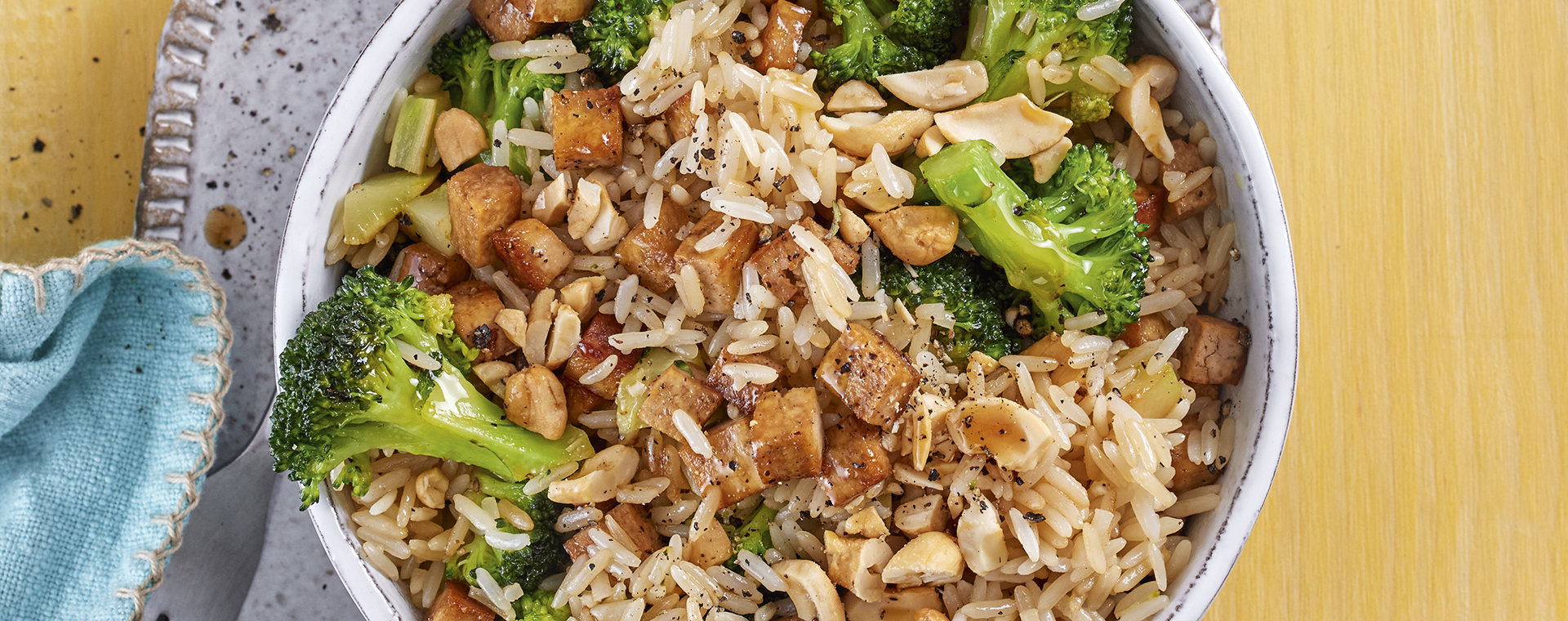 4 22 Bratreis Mit Brokkoli Und Knusprigem Tofu 1920x760px