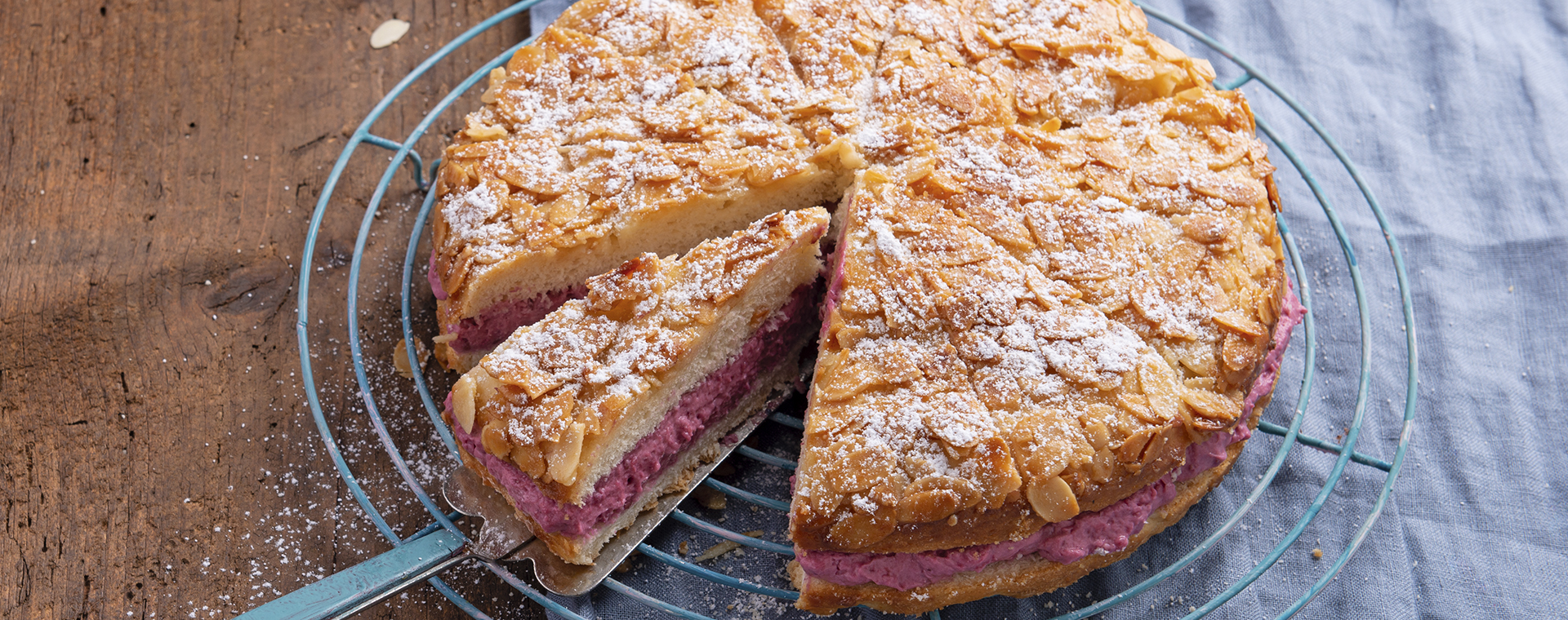 4 22 Brombeer Bienenstich 1920x760px