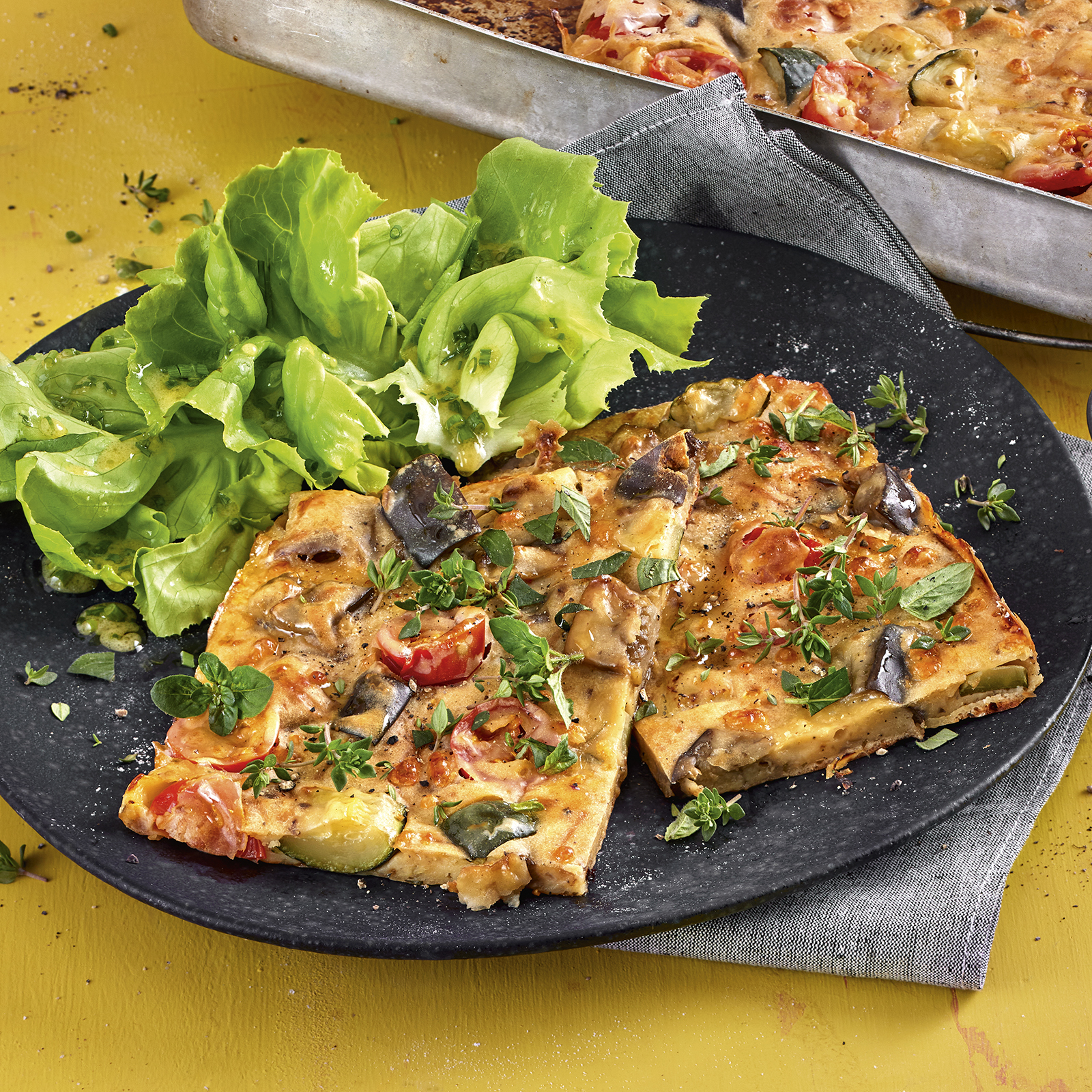 4 22 Bunte Schuettelpizza Mit Salat 1600x1600px