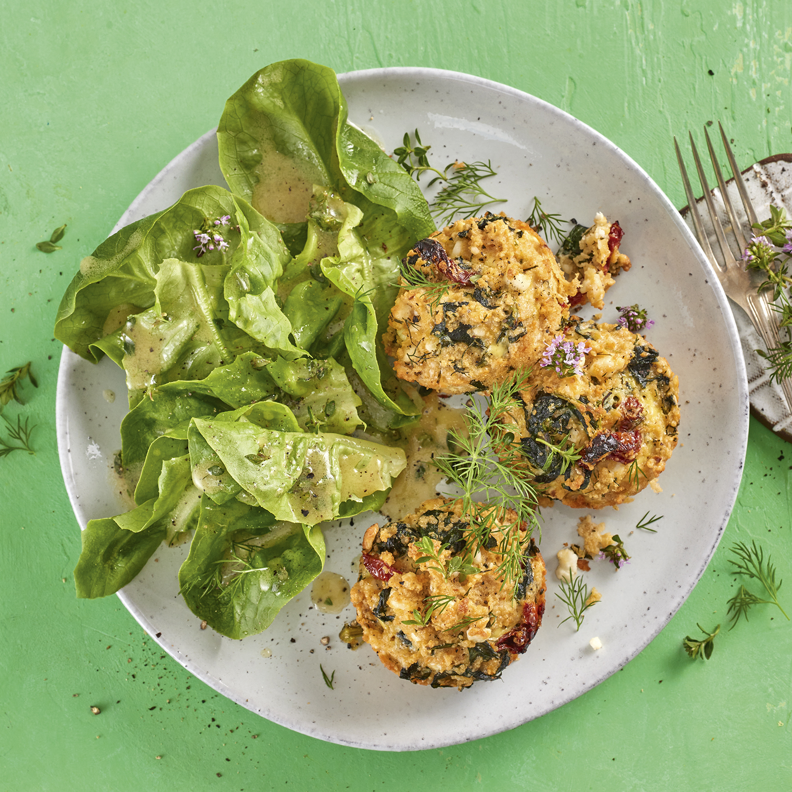 4 22 Couscous Spinat Muffins Mit Gruenem Salat 1600x1600px