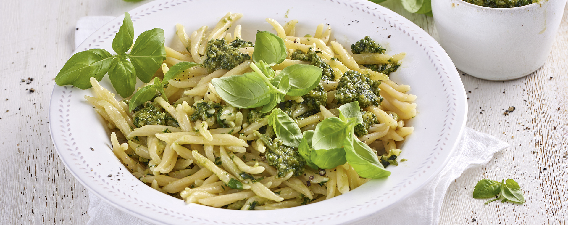 4 22 Pesto Alla Genovese Mit Trofie 1920x760px