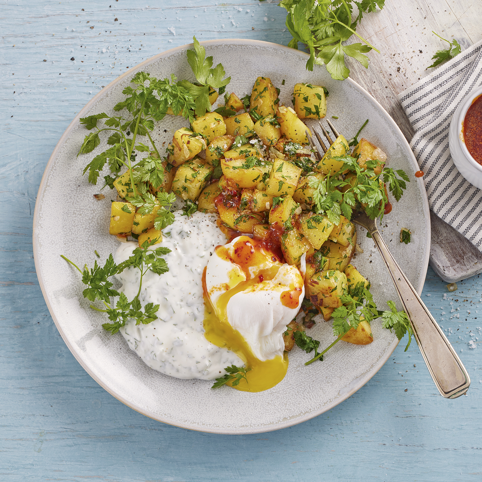 4 22 Tuerkische Eier Mit Kraeuterbratkartoffeln 1600x1600px