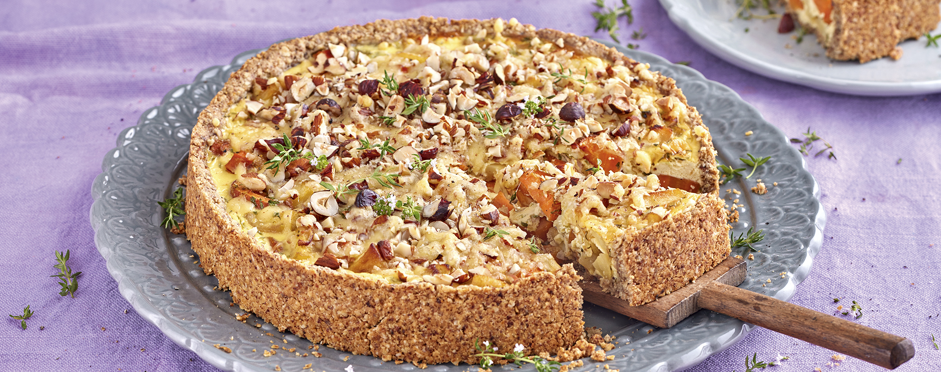 5 2022 Glutenfreie Quiche Mit Herbstgemuese Und Kaese Nuss Kruste 1920x760px