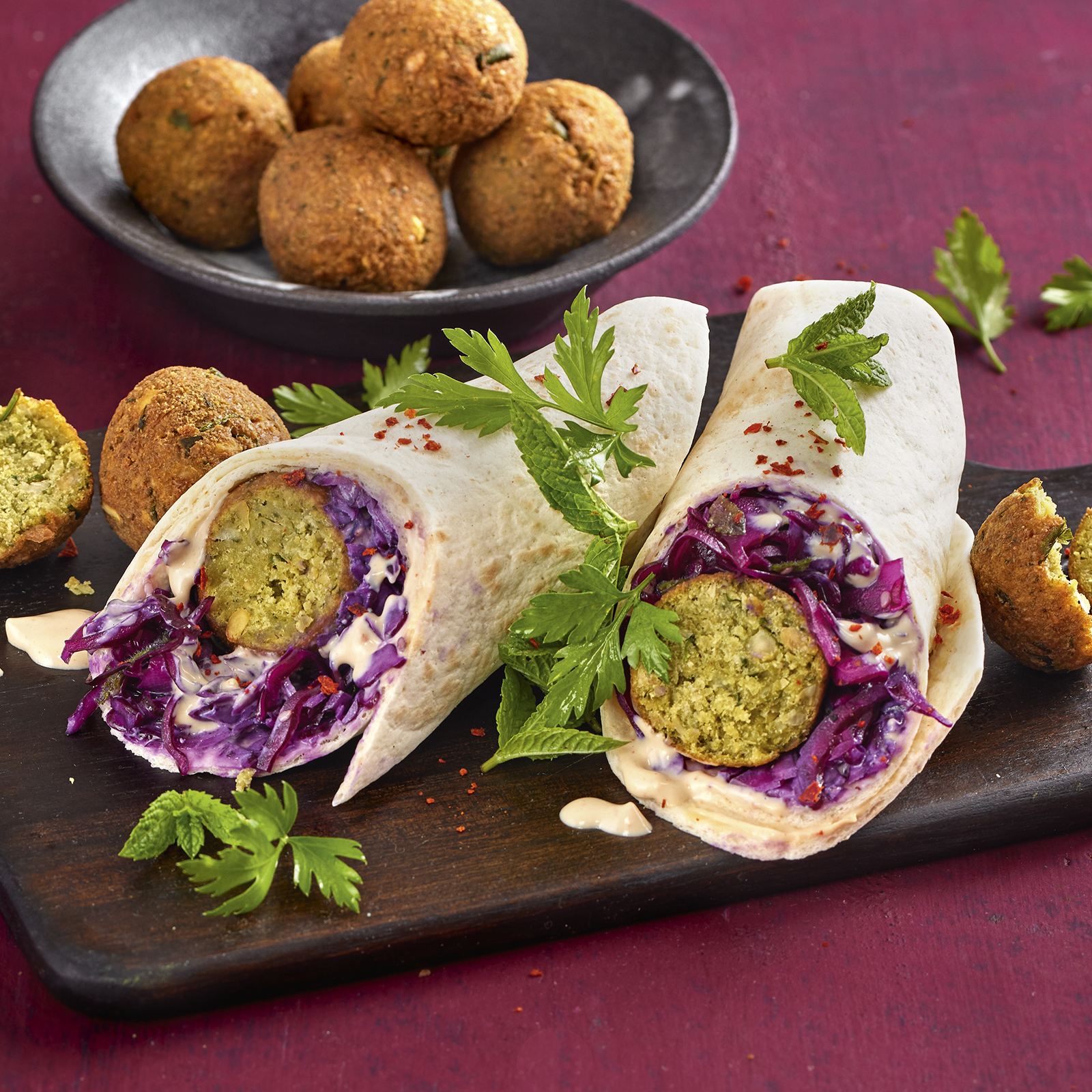 5 22 Falafel Wraps Mit Tahinsosse Und Rotkohlsalat 1600x1600px