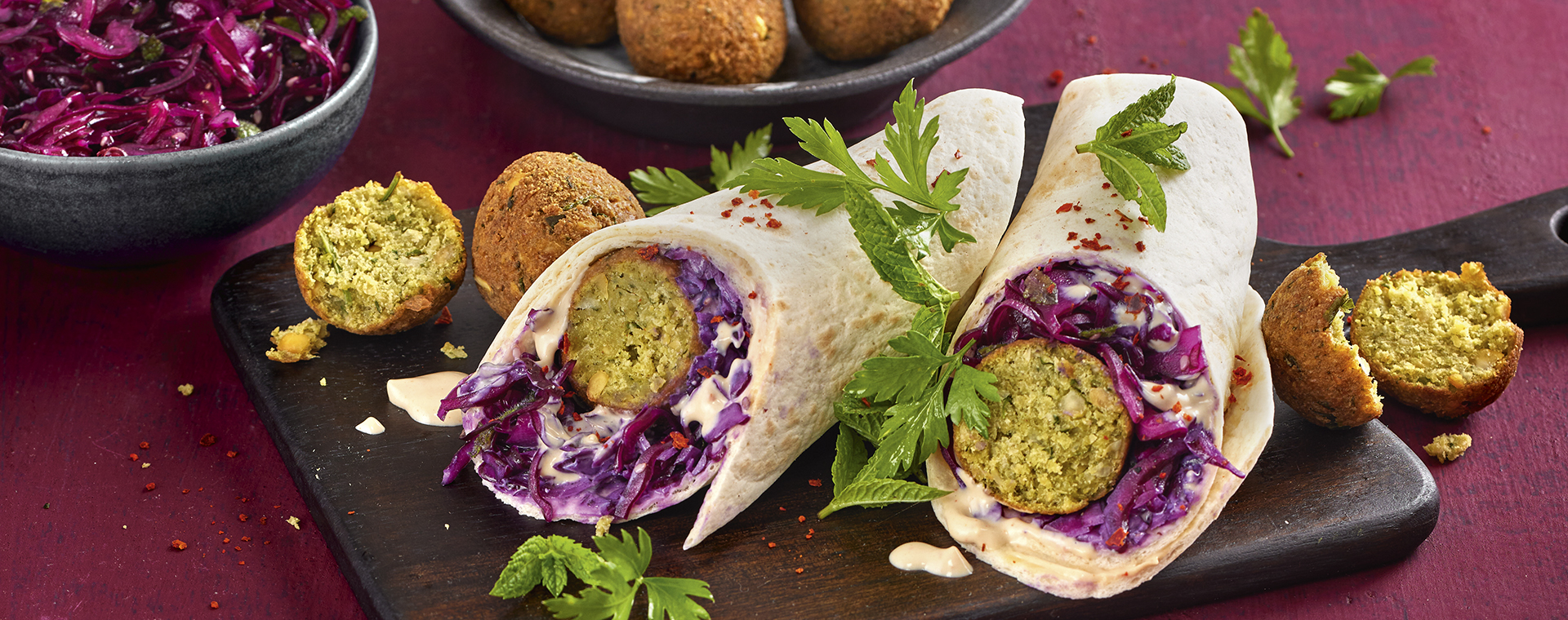 5 22 Falafel Wraps Mit Tahinsosse Und Rotkohlsalat 1920x760px