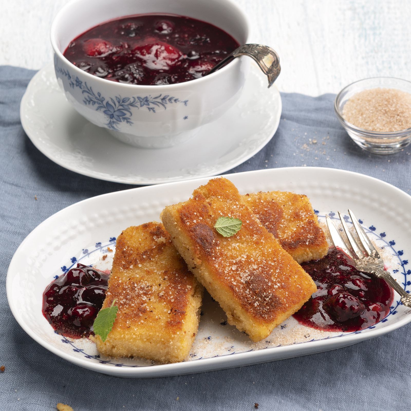 5 22 Griessschnitten Mit Roter Gruetze 1600x1600px