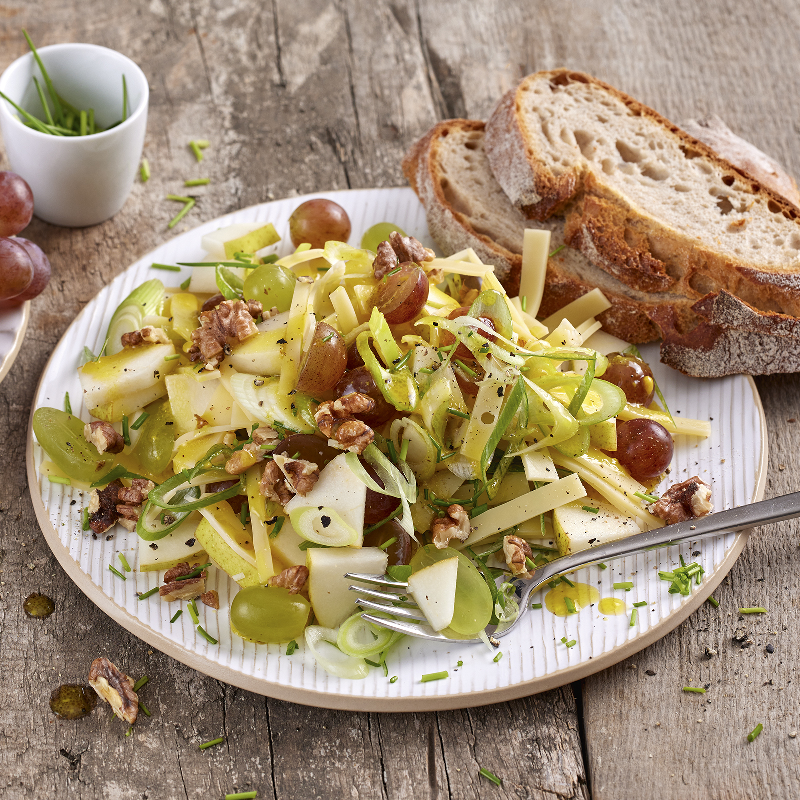 5 22 Kaese Birnen Salat Mit Trauben Und Walnuessen 1600x1600px