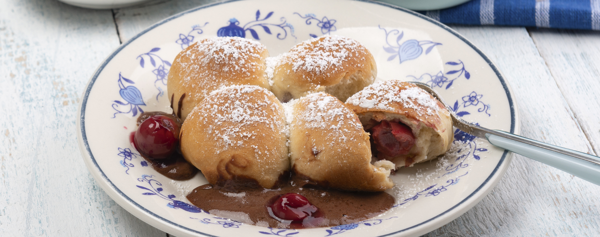 5 22 Kirschnudeln Mit Schokoladensosse 1920x760px