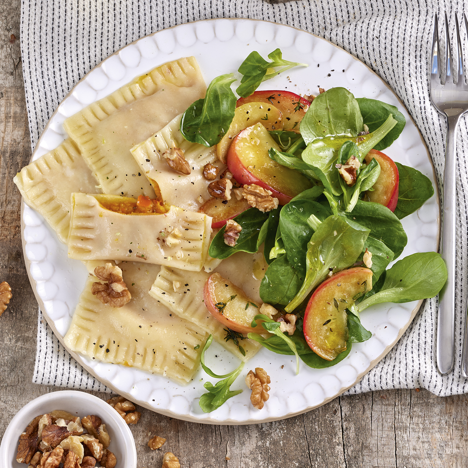 5 22 Kuerbismaultaschen Mit Fruchtigem Feldsalat 1600x1600px