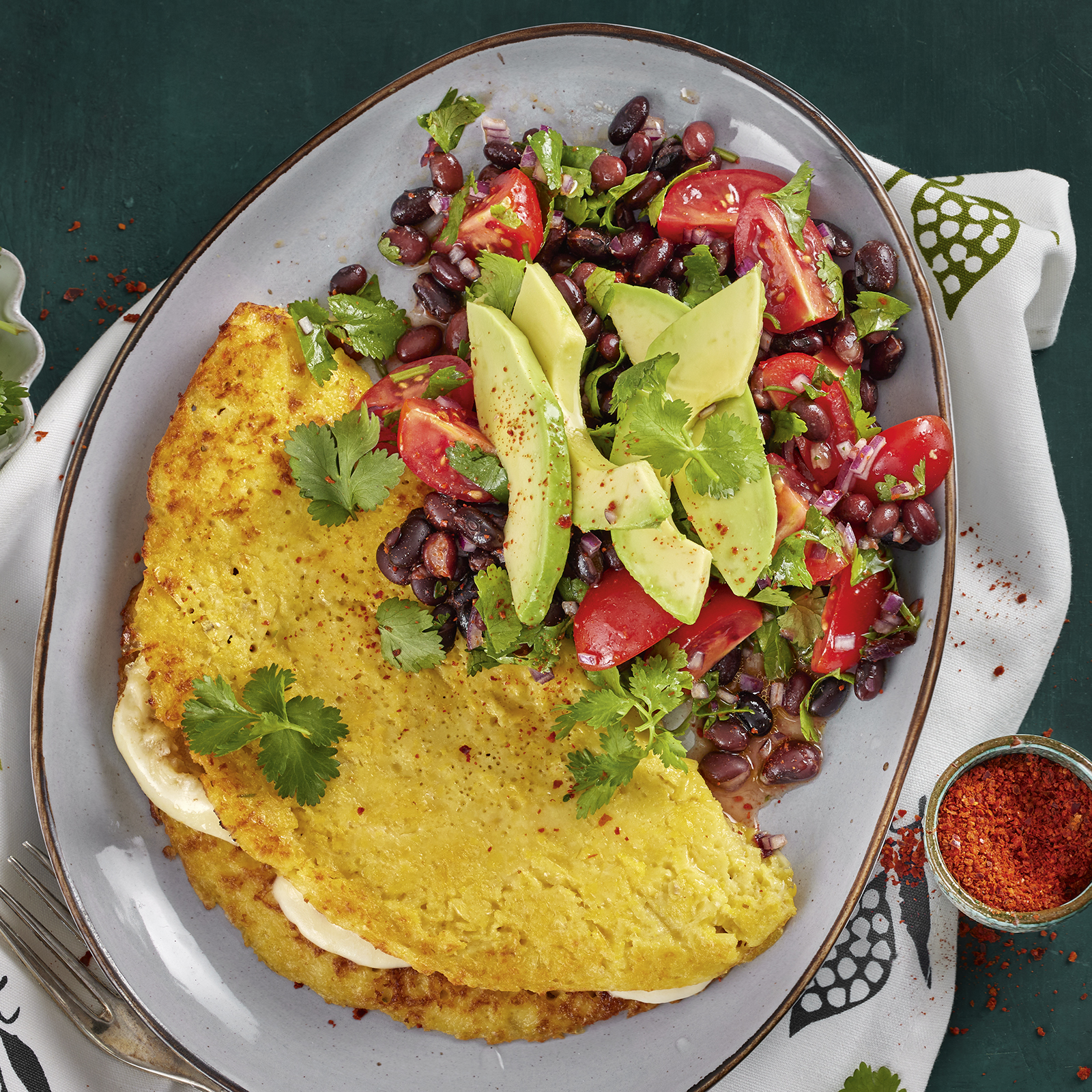 5 22 Maispfannkuchen Mit Avocado Bohnen Salat 1600x1600px