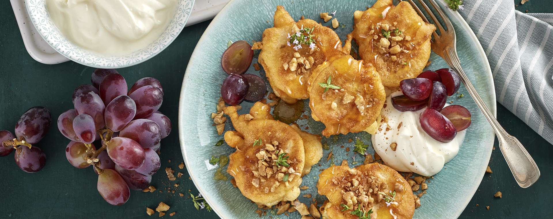 5 22 Pfannkuechlein Mit Walnuessen Und Honig 1920x760px