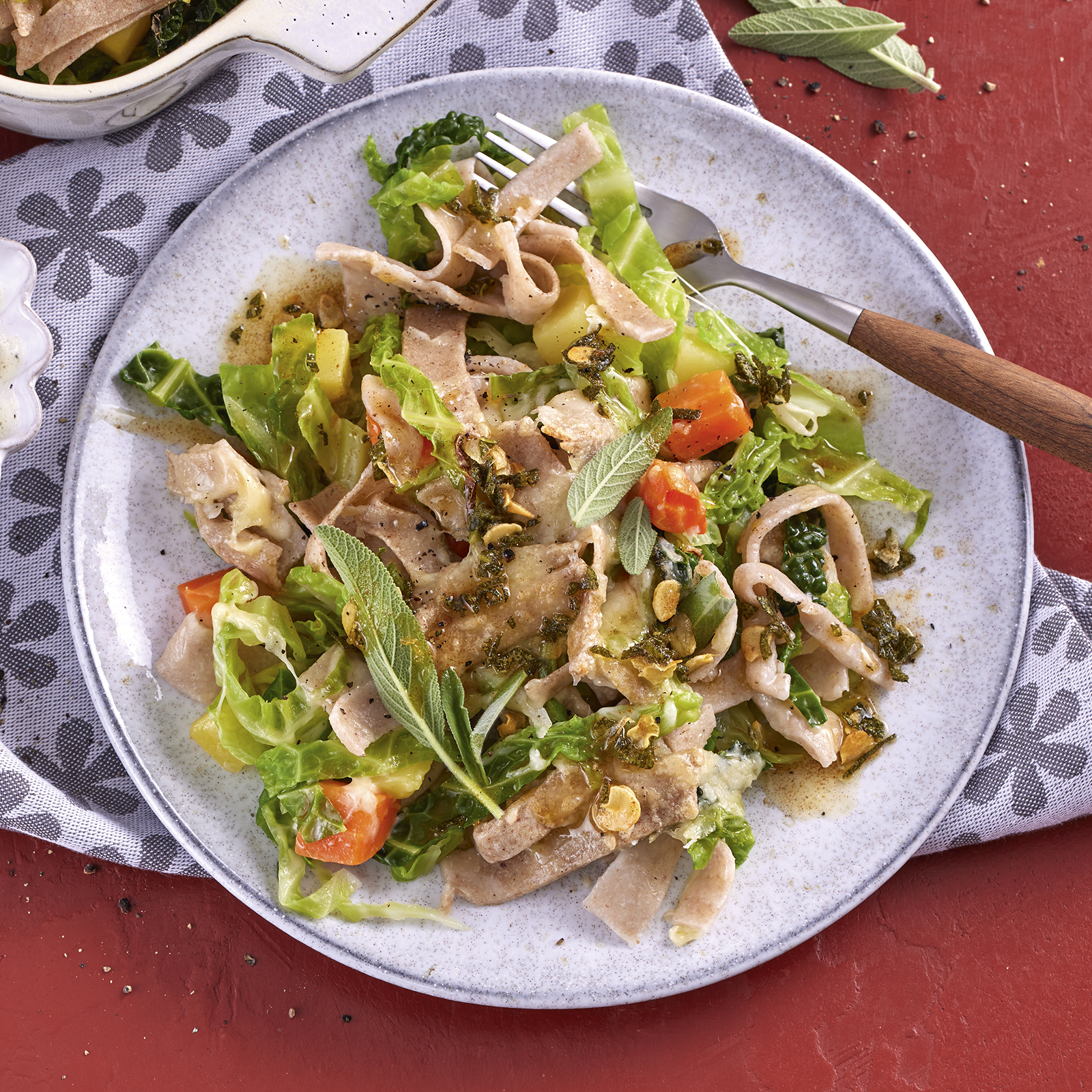 5 22 Puschlaver Pizzoccheri Mit Gemuese Und Salbeibutter 1600x1600px