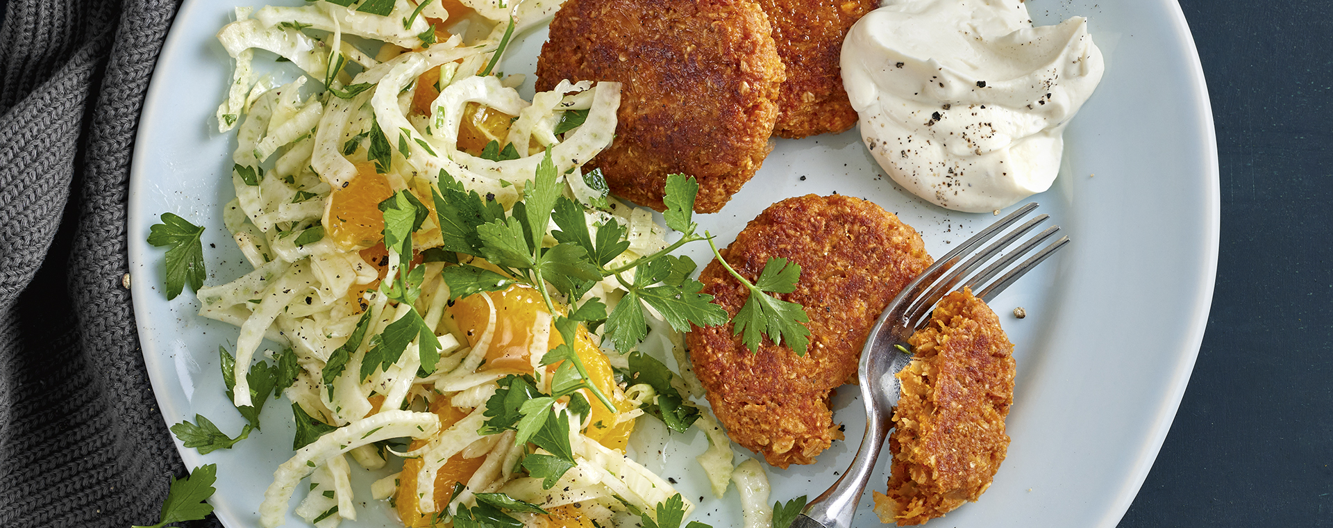 6 22 Haferbratlinge Mit Quarkdip Und Fenchelsalat 1920x760px