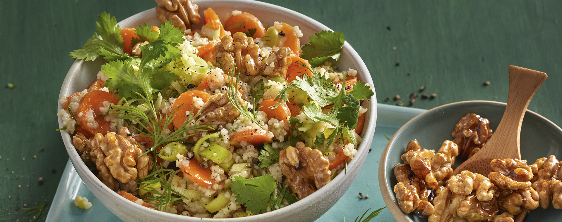 6 22 Hirse Moehren Salat Und Karamellisierten Walnuessen 1920x760px