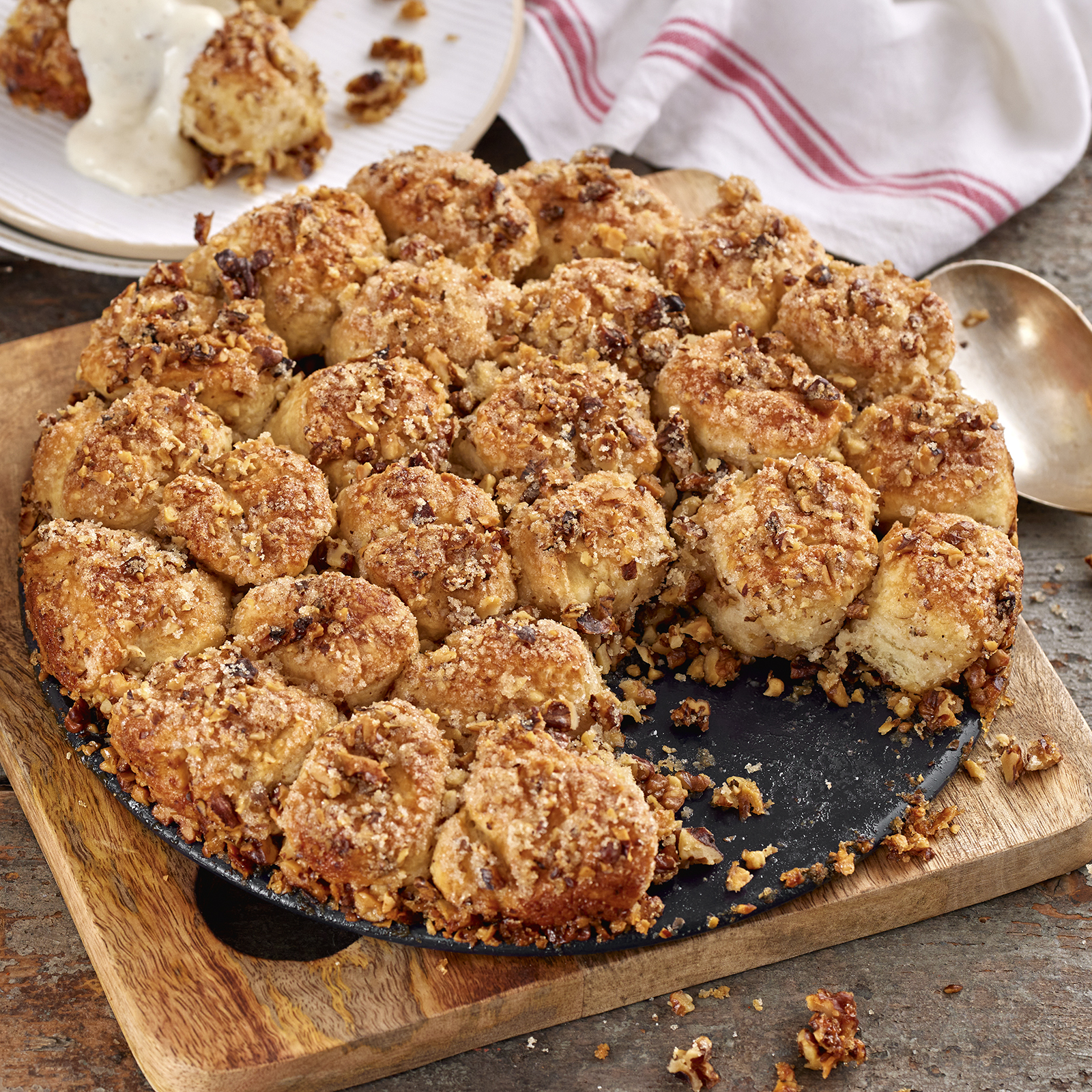 6 22 Kleine Hefebuchteln Im Walnussmantel 1600x1600px