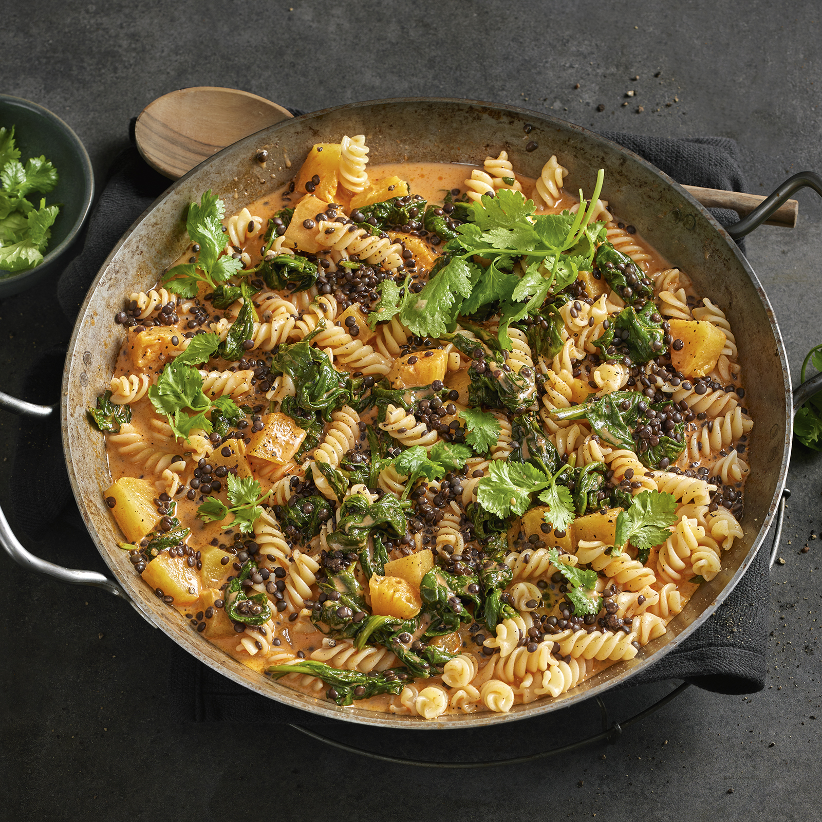 6 22 Rotes Nudelcurry Mit Linsen Und Ananas 1600x1600px