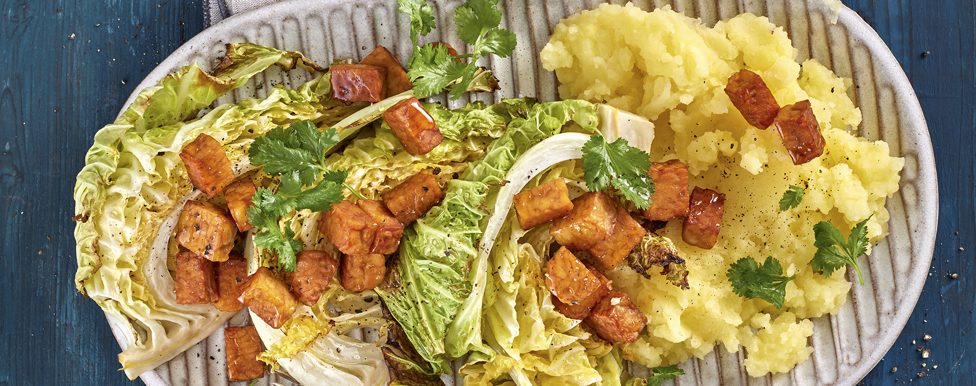 6 22 Wirsingspalten Mit Kartoffelstampf Und Tempeh 1920x760px