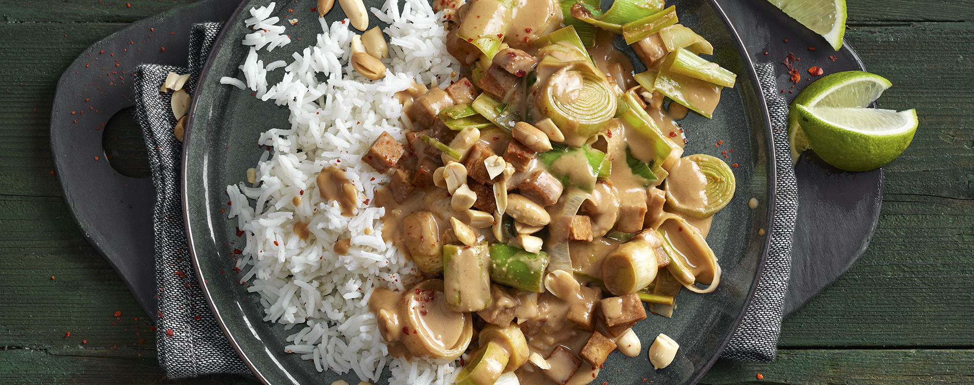 1 23 Lauch Tofu Pfanne Mit Erdnuss Sosse 1920x760px