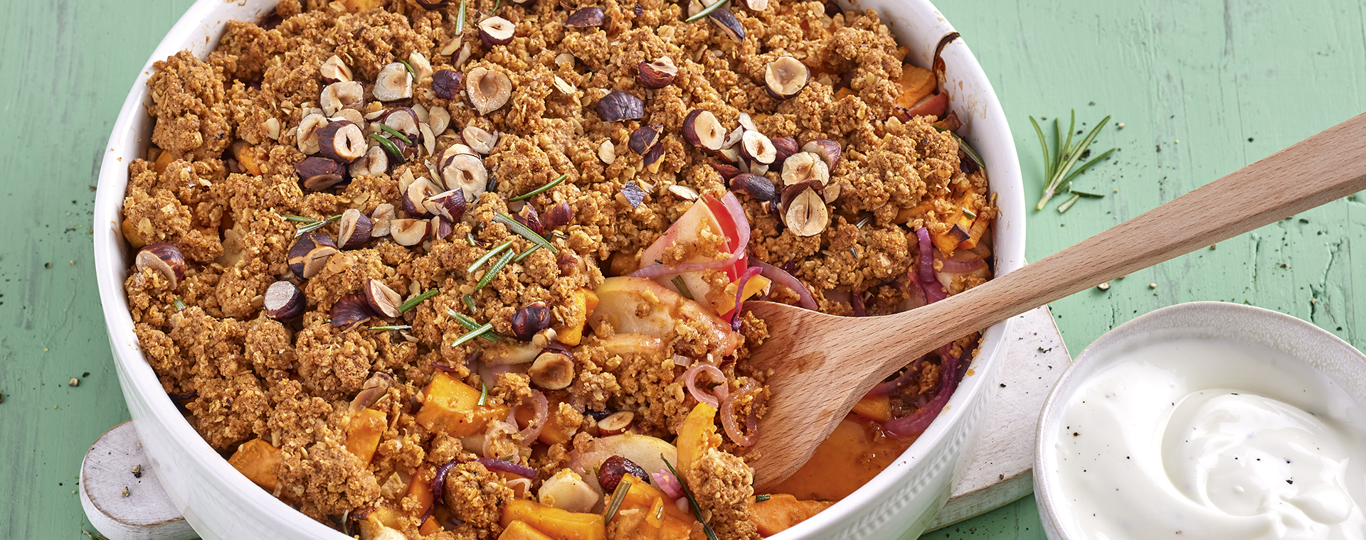 1 23 Suesskartoffel Pastinaken Crumble Mit Aepfeln 1920x760px