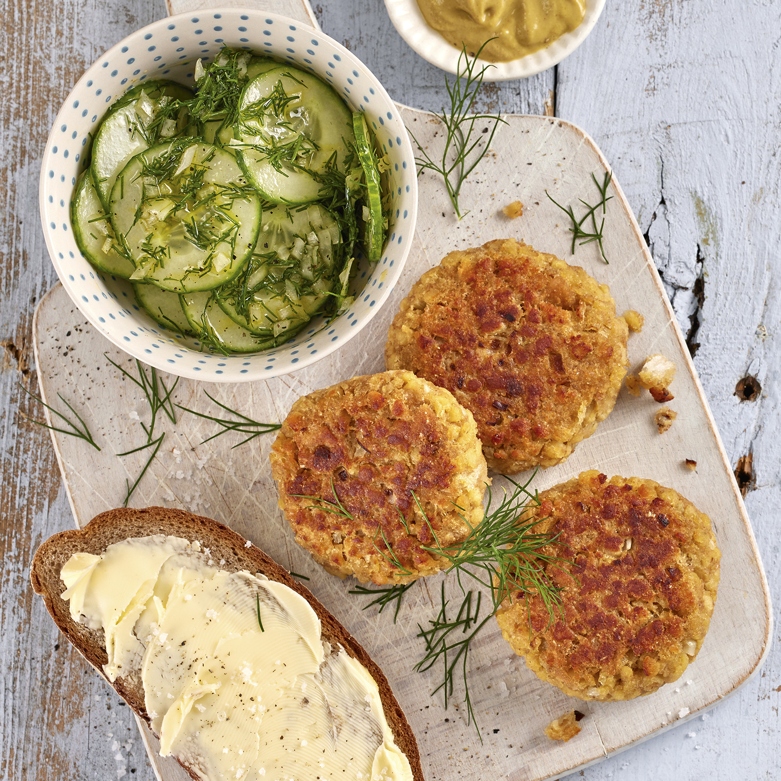 1 23 Veggie Buletten Mit Gurkensalat Und Roggenbrot 1600x1600px