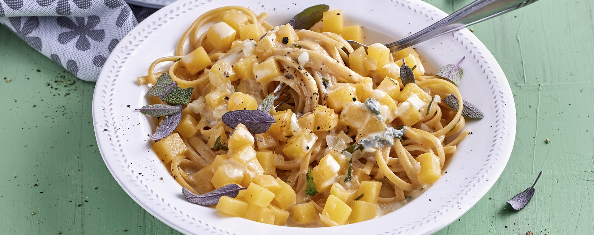1 23 Vollkornpasta Mit Steckrueben Blauschimmelkaese Sosse 1920x760px