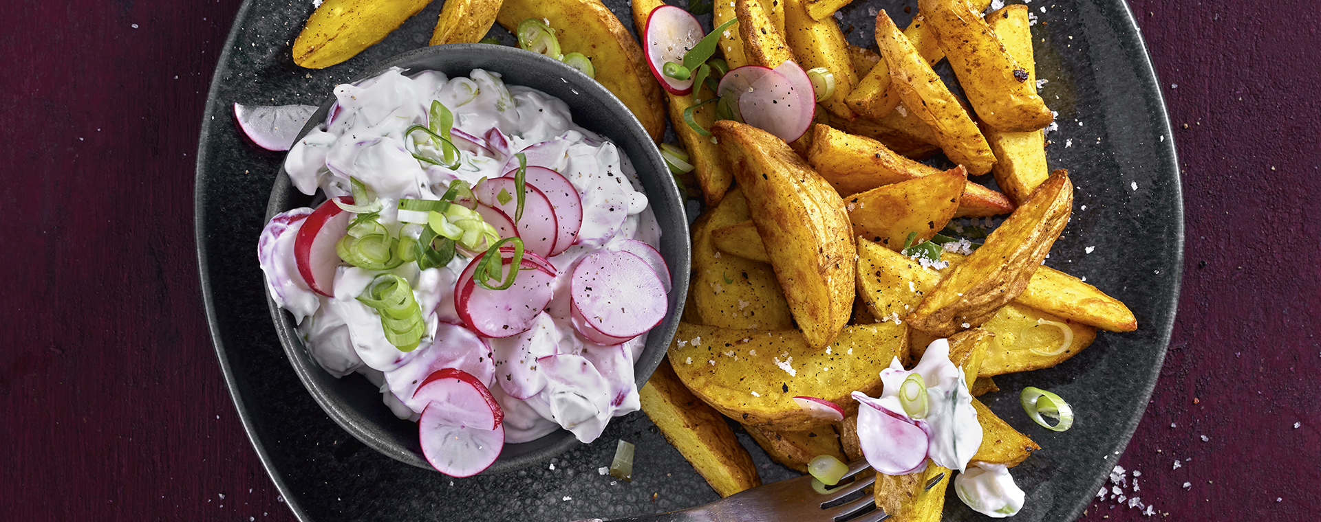 2 23 Knusprige Kartoffelspalten Mit Radieschenquark 1920x760px