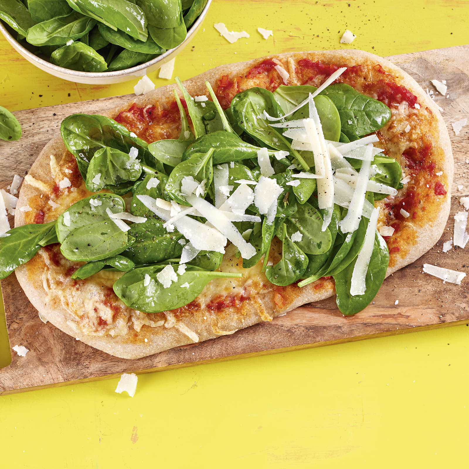 2 23 Pizza Mit Spinat Kaese Topping 1600x1600px