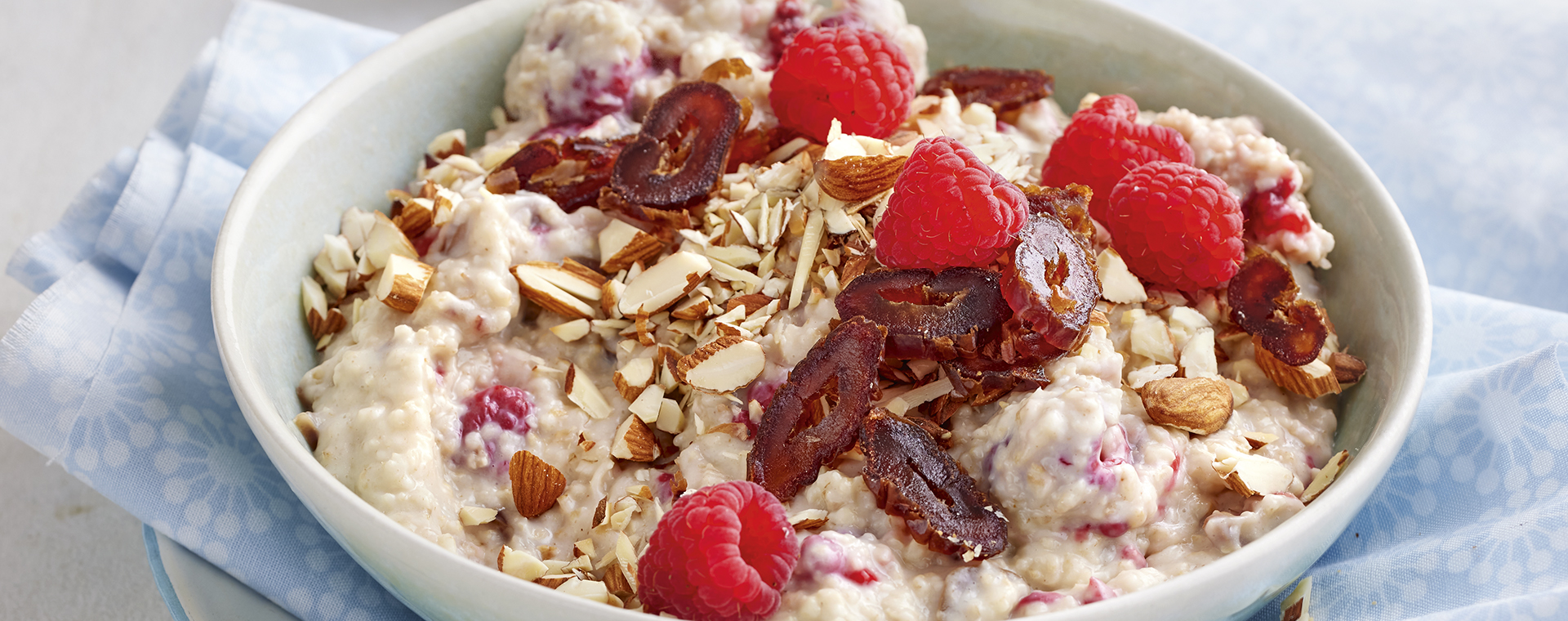 2 23 Sahniges Himbeer Porridge 1920x760px