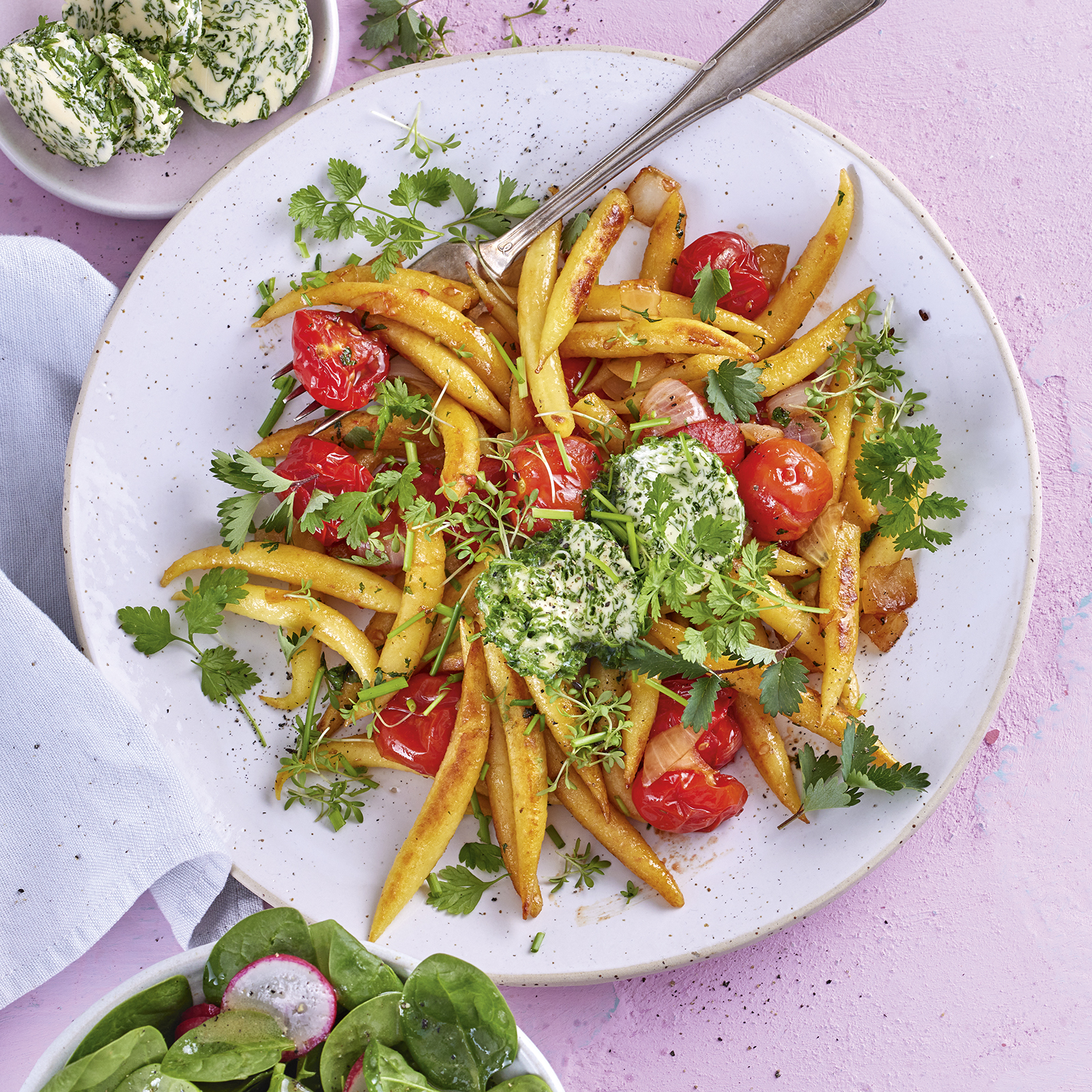 2 23 Schupfnudelpfanne Mit Kraeuterbutter Und Spinatsalat 1600x1600px