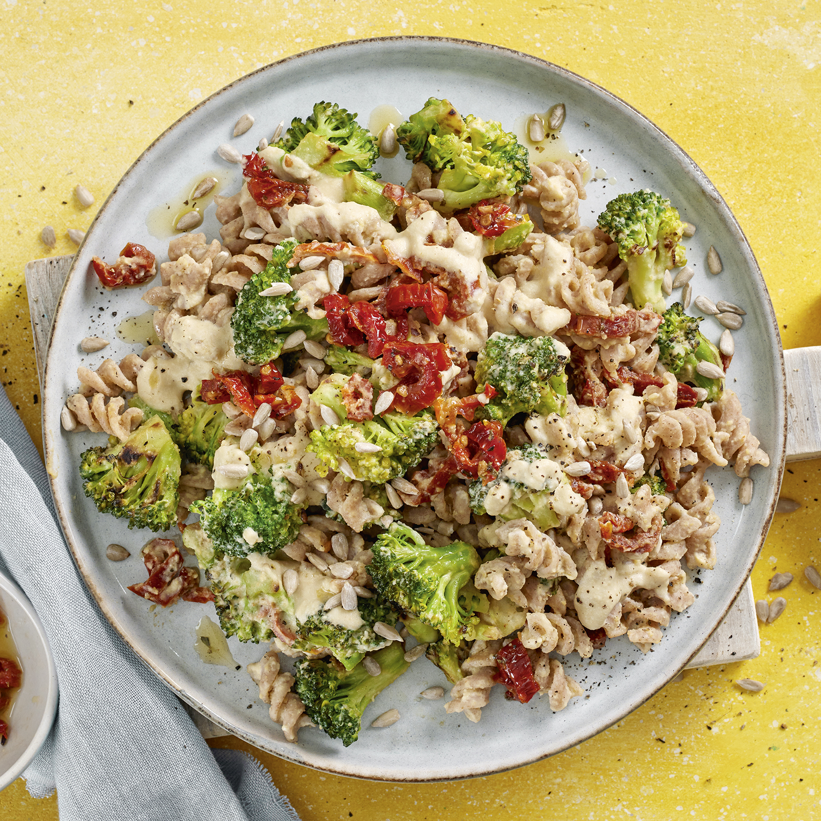 3 23 Cremige Brokkoli Pasta Mit Getrockneten Tomaten 1600x1600px