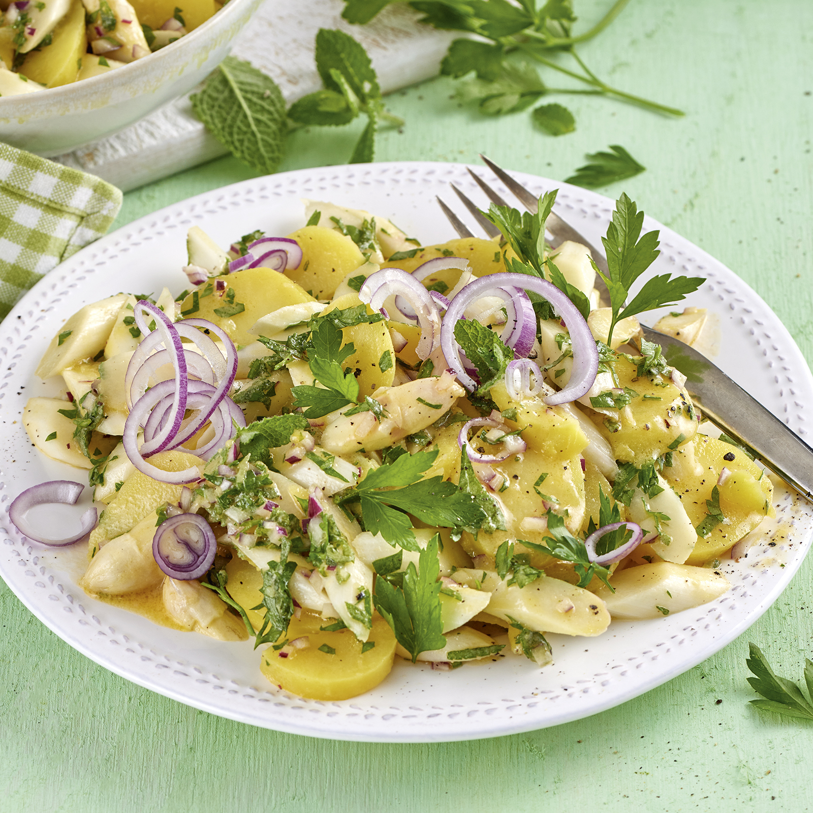 3 23 Kartoffelsalat Mit Rohem Spargel Und Orangen Senf Dressing 1600x1600px