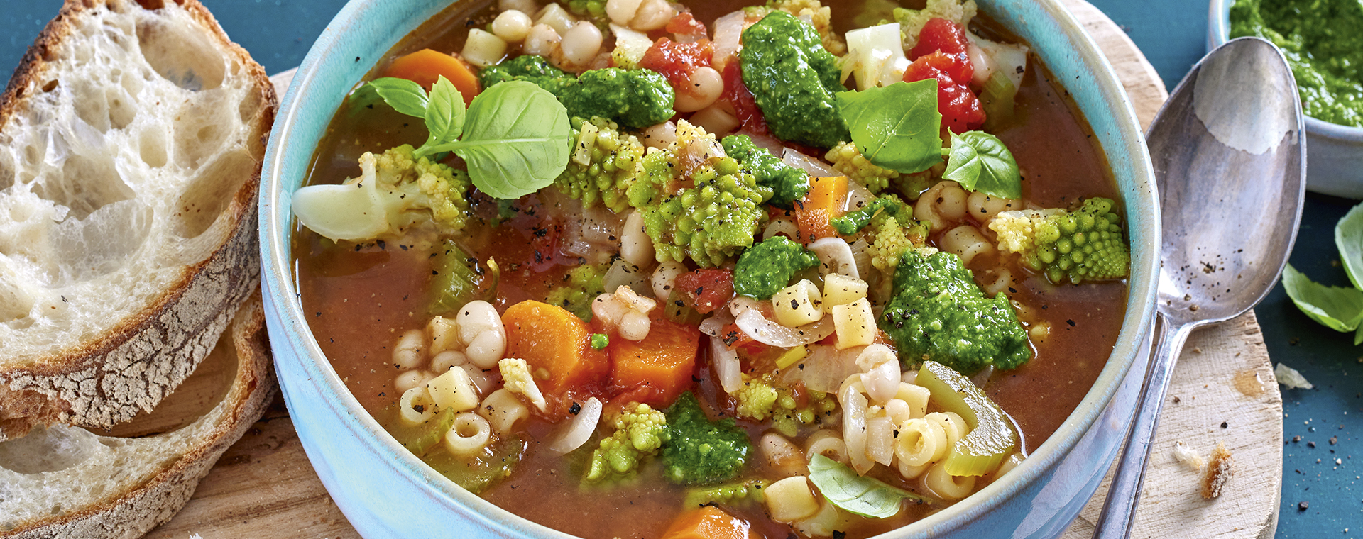 3 23 Romanesco Minestrone Mit Basilikumpesto 1920x760px