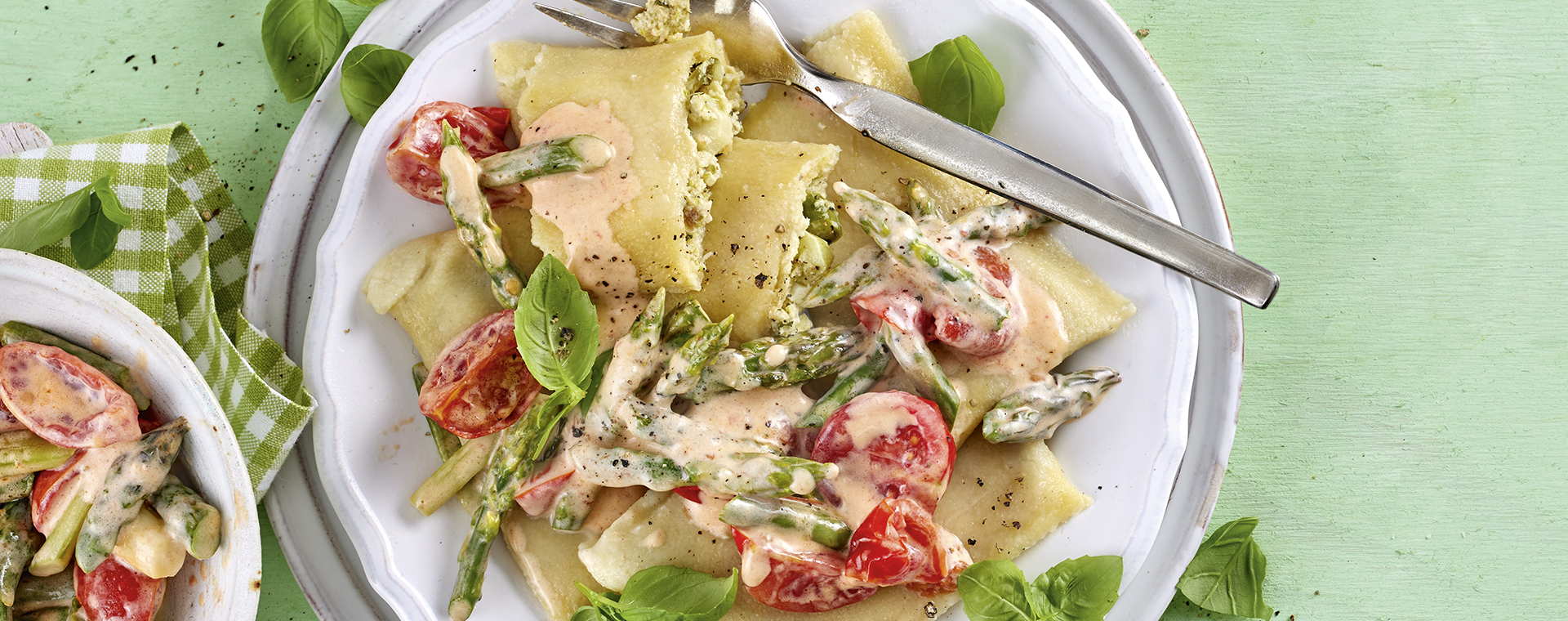 3 23 Spargelmaultaschen Auf Spargel Tomaten Sugo 1920x760px