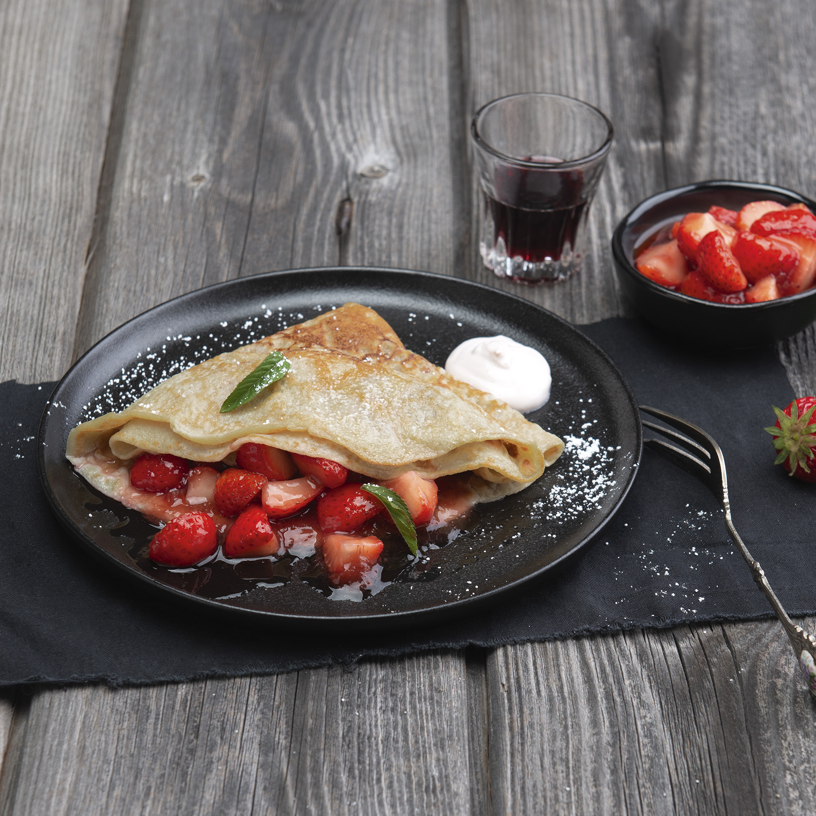 3 23 Vegane Crepes Mit Beschwipsten Erdbeeren 1600x1600px