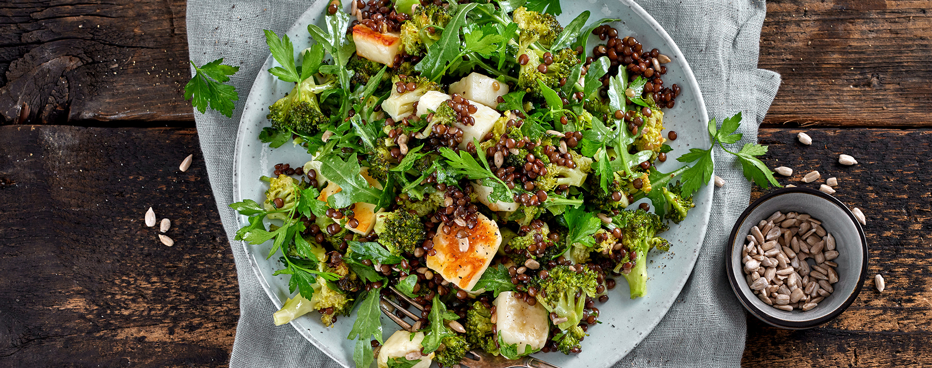 5 23 Lauwarmer Linsen Brokkoli Salat Mit Halloumi 1920x760px