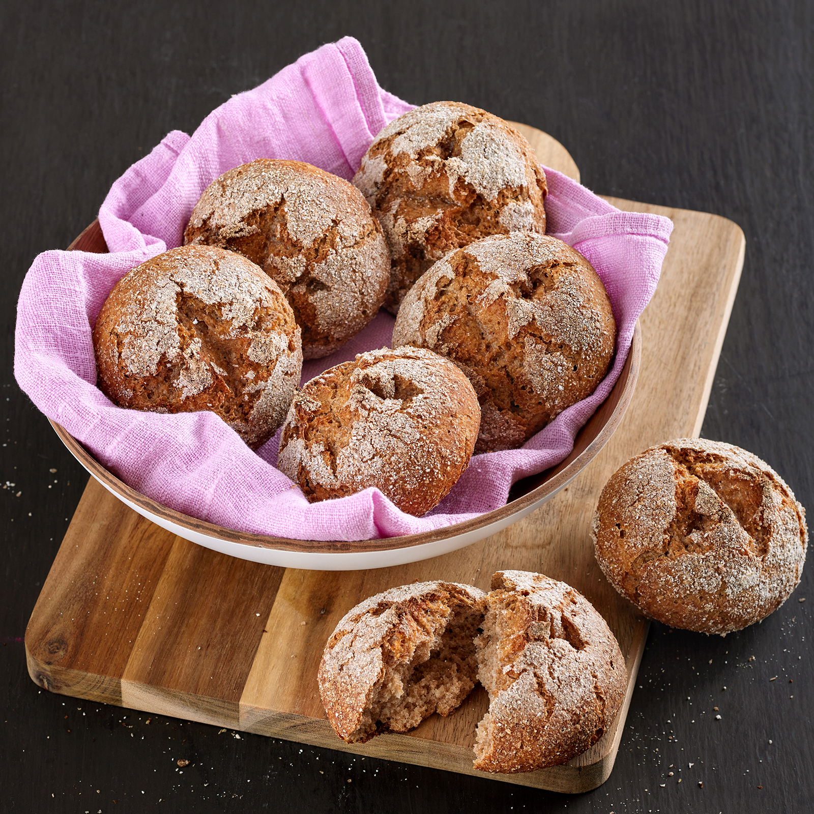 5 23 Roggenmischbroetchen 1600x1600px