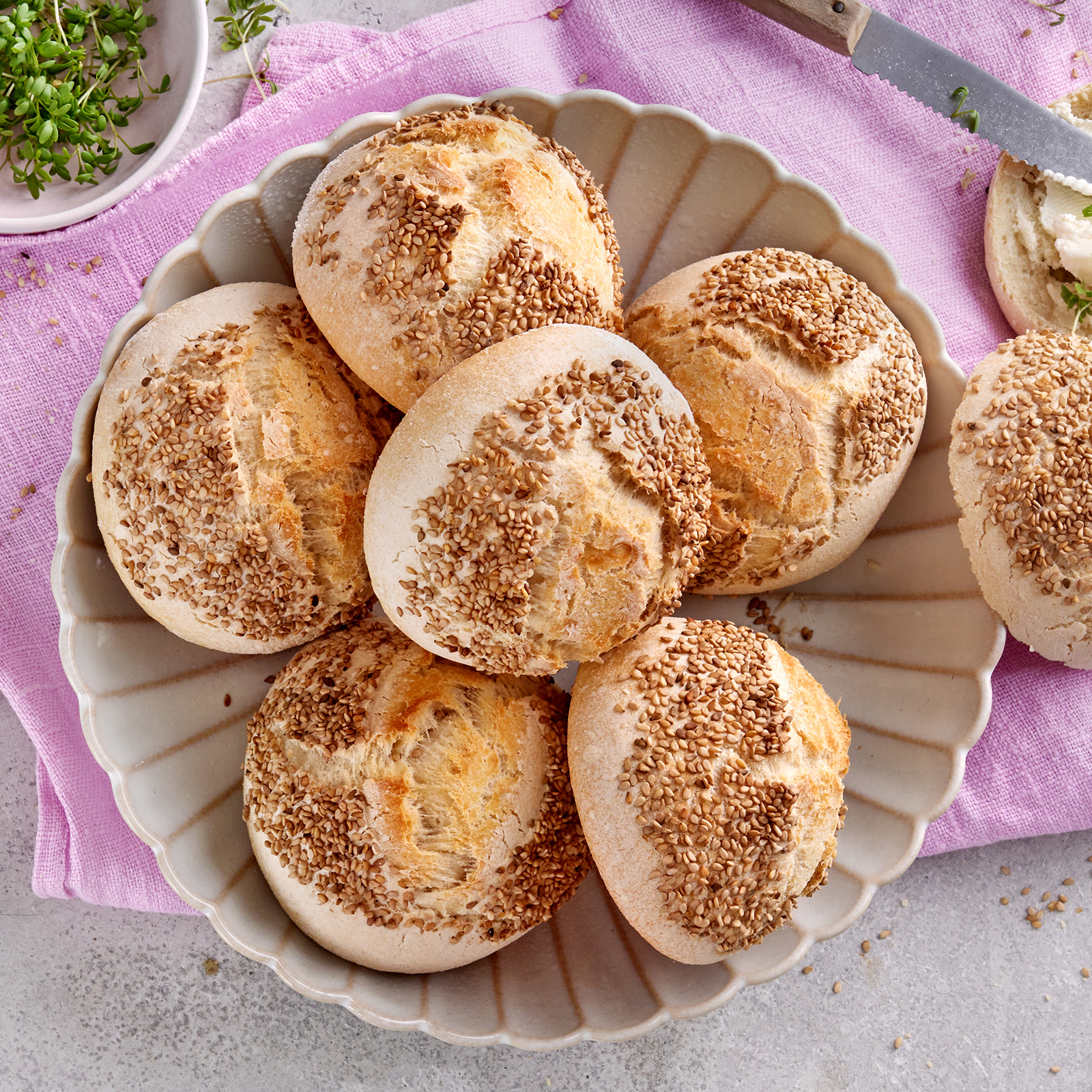 5 23 Sesambroetchen 1600x1600px