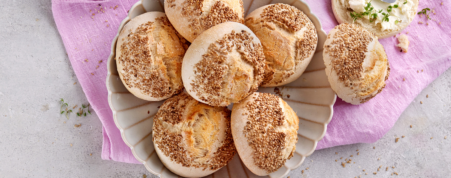 5 23 Sesambroetchen 1920x760px
